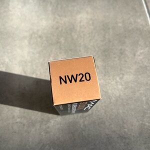 Brand New MAC Studio Fix Fluid Foundation Shade “NW20” Quantity of One